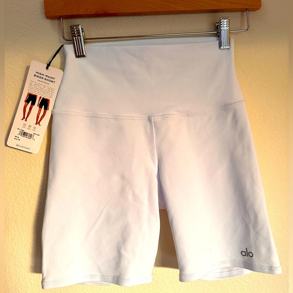 Alo yoga biker shorts NWT